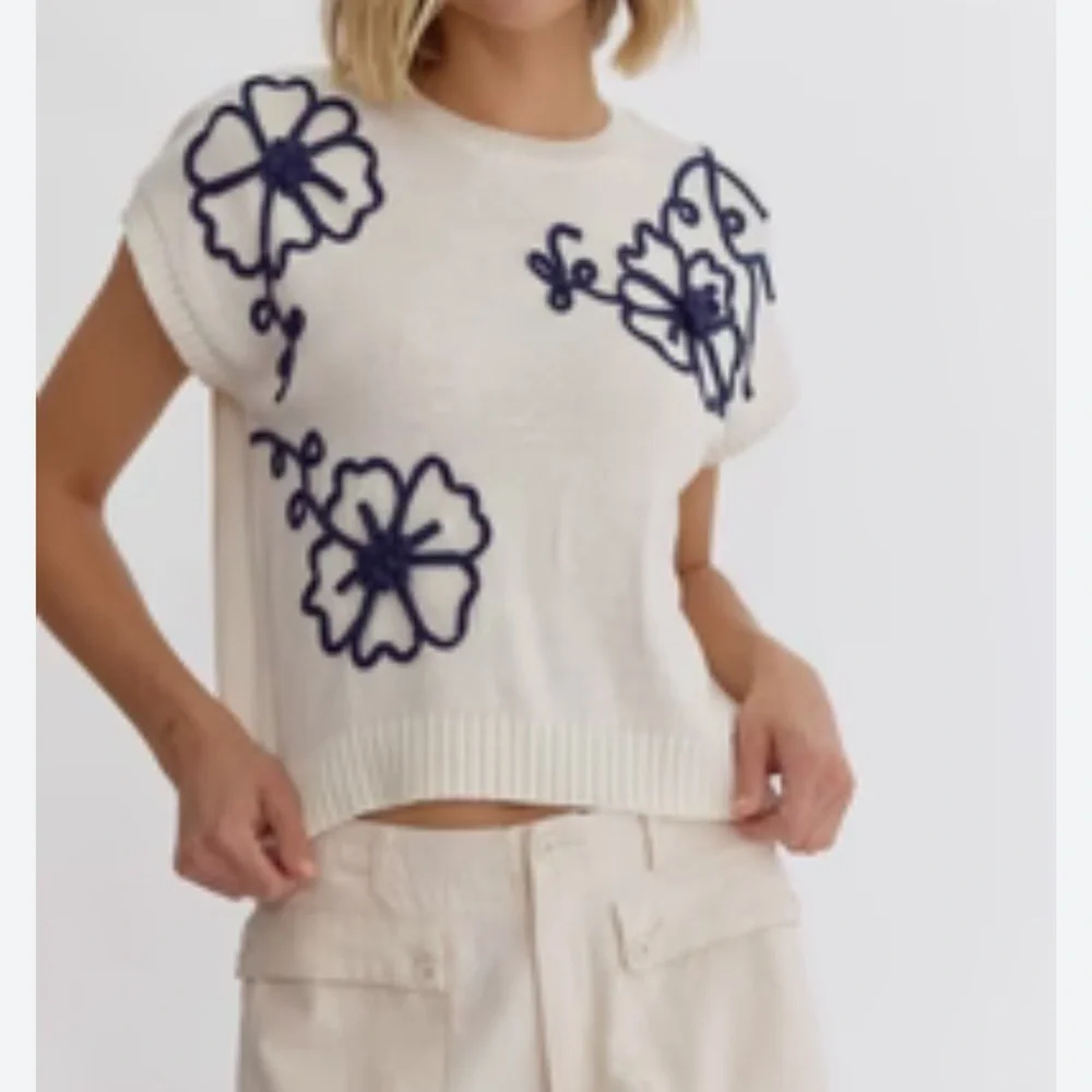 NEW white short sleeve embroidered floral sweater - Picture 3 of 7